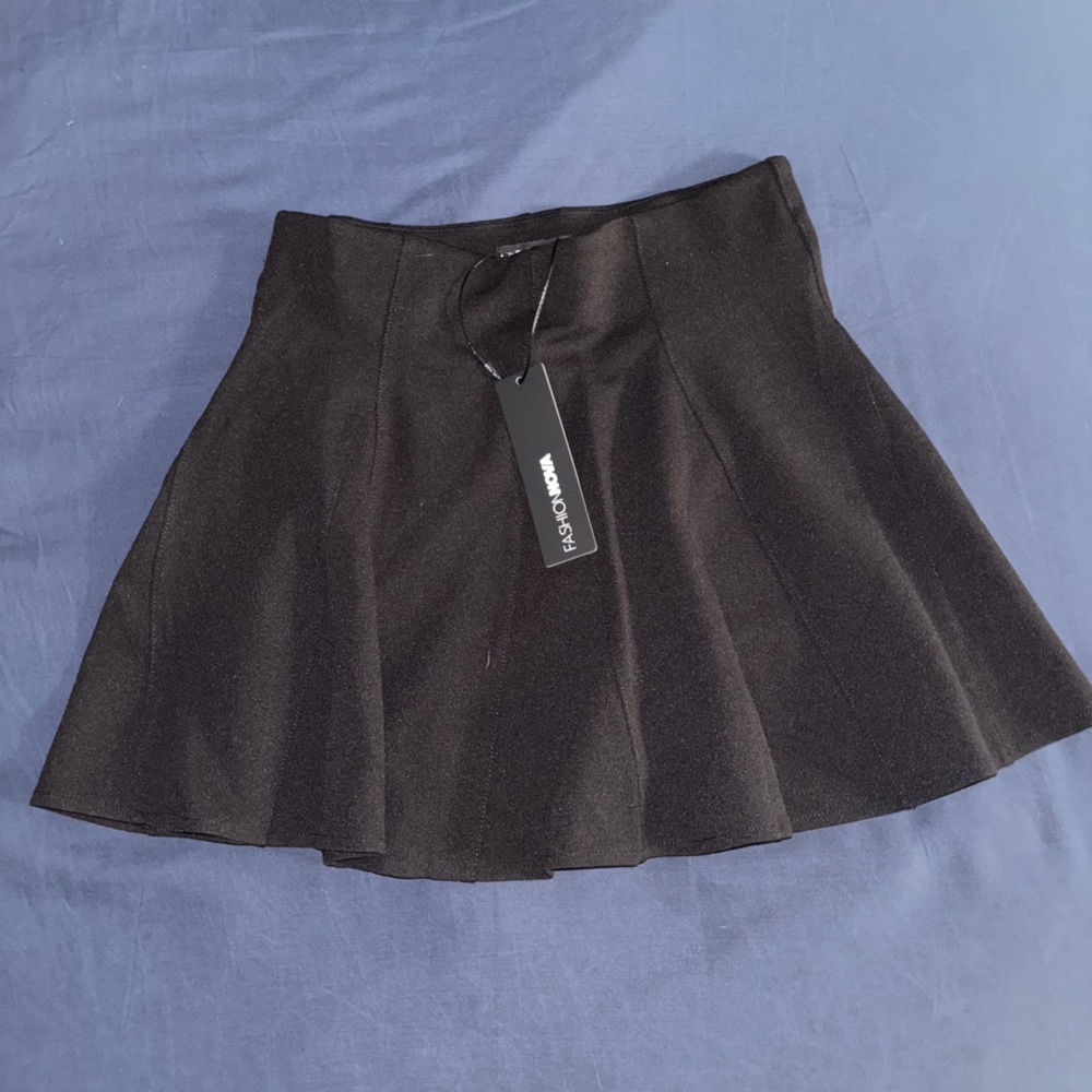 (NWT) Fashion Nova Black Bodycon Mini Skirt | Curve-Hugging Fit - Picture 2 of 3